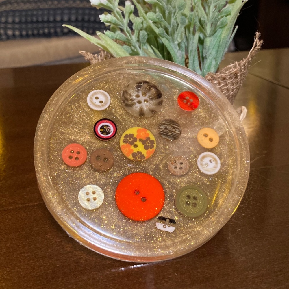 Resin Button Coaster Hand Crafted - Picture 4 of 6